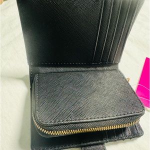 Besty Johnson skull wallet